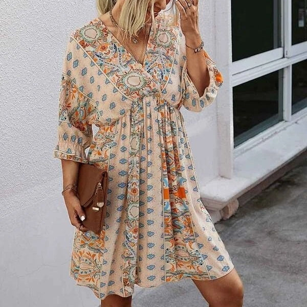 Close up look at the cinched waist structure of the Cross-border Sexy V-neck Waist Trimming Printing Dress