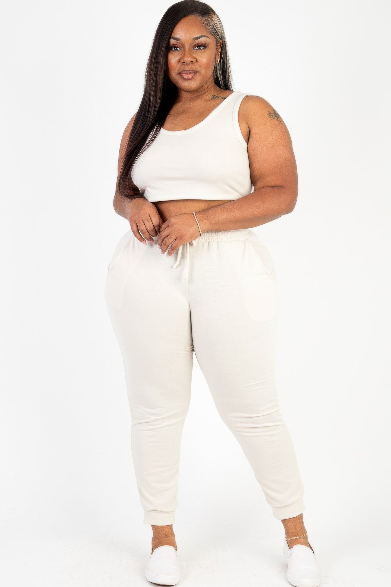  Model posing in a heather gray plus size French terry cropped tank top &amp; joggers set