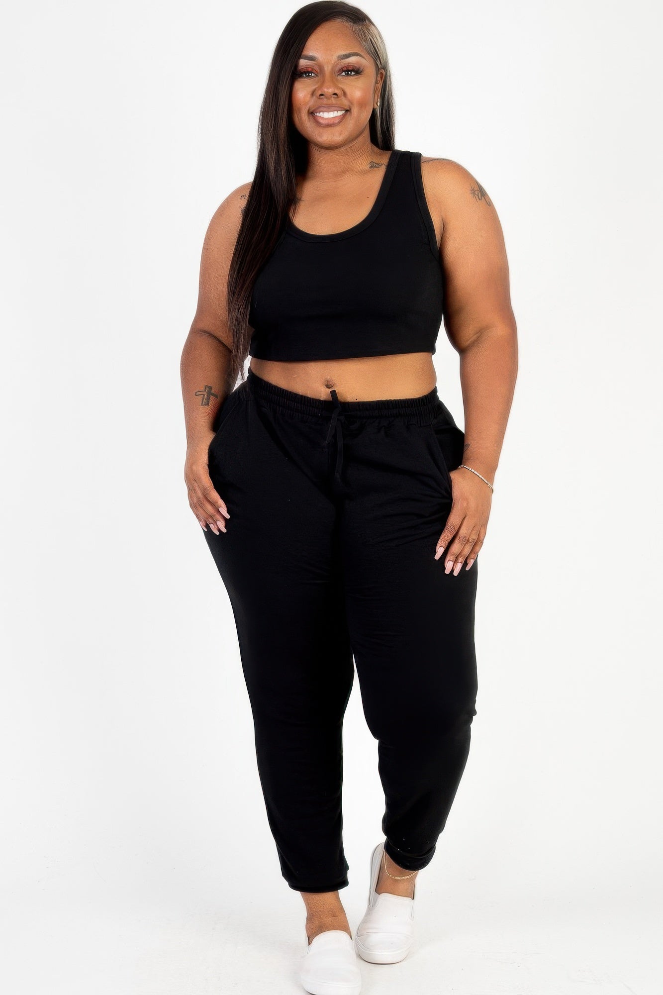  Model posing in a heather gray plus size French terry cropped tank top &amp; joggers set